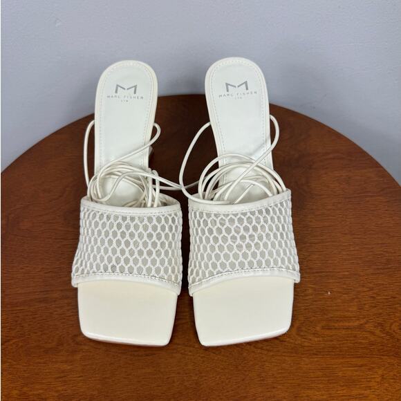 Marc Fisher LTD Dallyn Ankle Tie Sandal in Ivory Size 9.5 - Picture 2 of 9